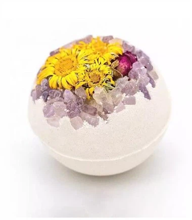 کرسٹل کے ساتھ خشک پھولوں کے غسل والے بم